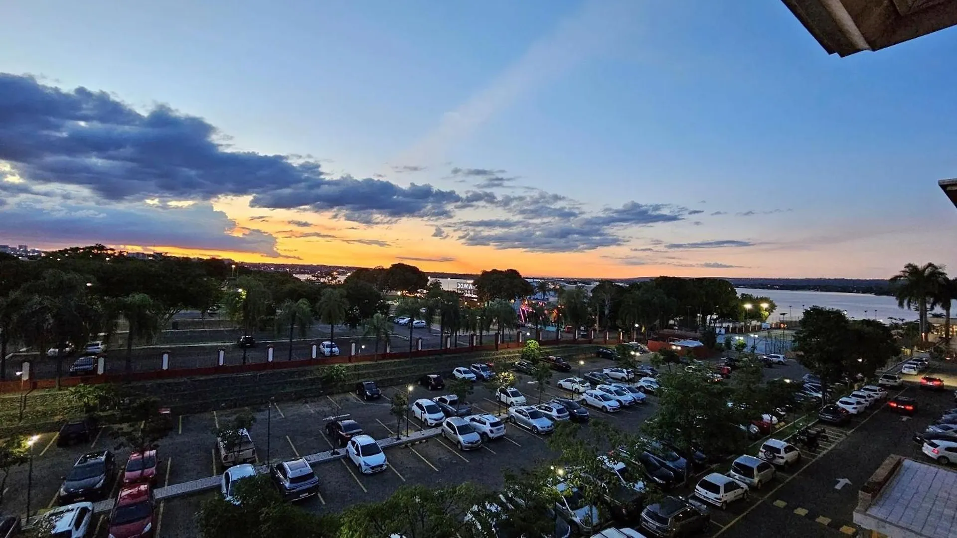 Lindo Flat 410 Beira Lago Brezilya